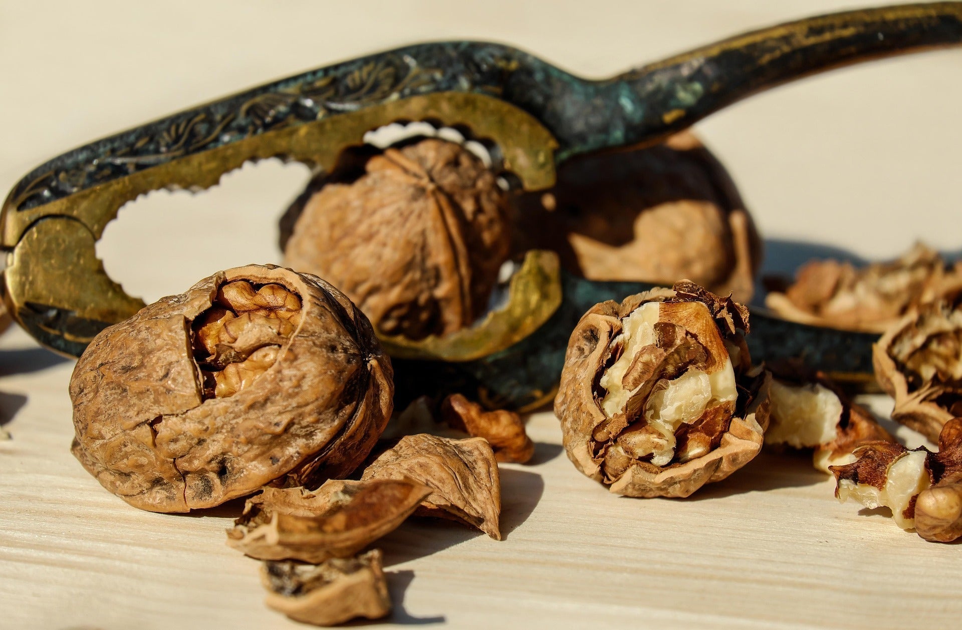 Do walnuts cause weight gain or help with weight control?