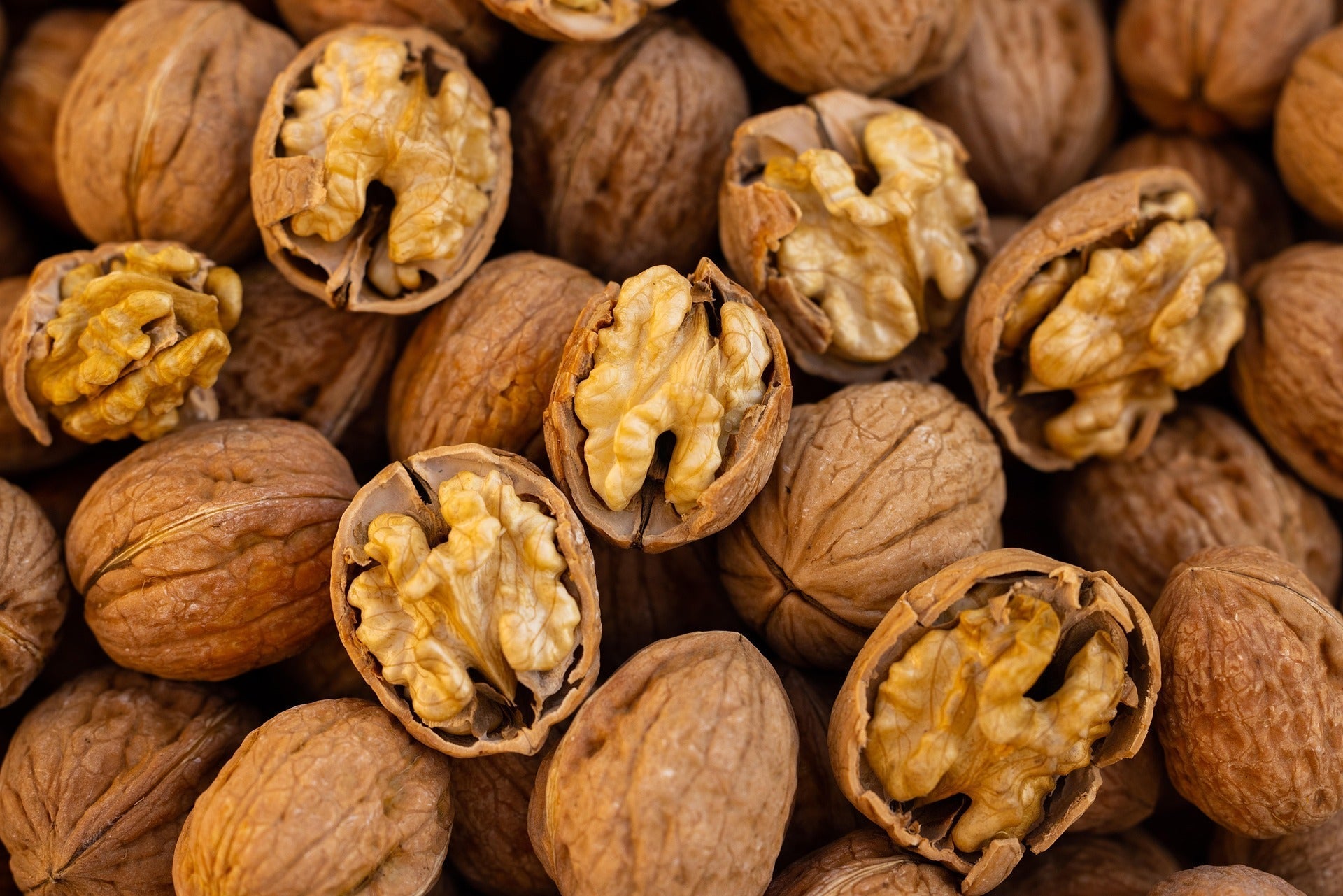 How to identify high-quality walnuts before buying them