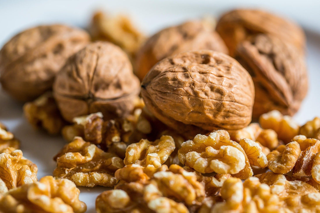 Why do walnuts taste bitter? Causes and solutions